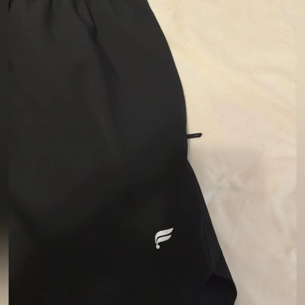 Fabletics The One Short Men’s. Size Small. 5 inch length. Black. Pre-owned - Picture 2 of 9
